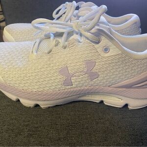Under Armour White Athletic Shoes with Breathable Mesh